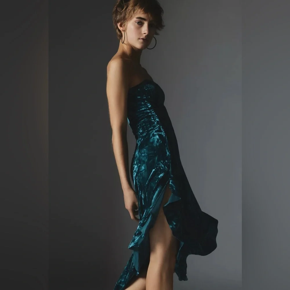 Urban Outfitters NWT Silence + Noise Luna Velvet Strapless Midi Dress - Picture 2 of 4